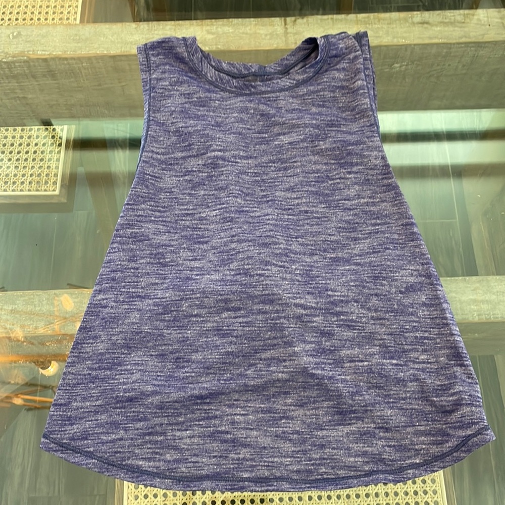 Lululemon Open Back Crop Tank. Size 6.